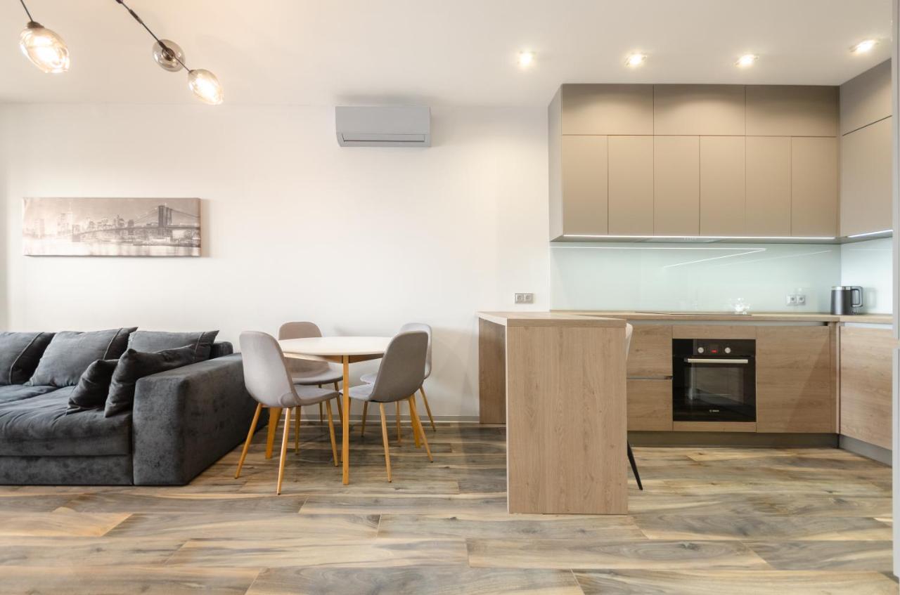 Petrovdom Apartment 77-94-59 In Rc Tetris Hall, Dilova Street 1-2 Kiev Ngoại thất bức ảnh